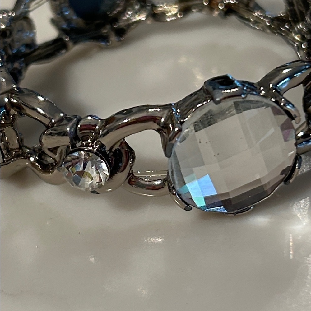 Elegant Silver Crystal Bracelet - Picture 4 of 4